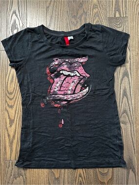 Divided by H&M Black Tee with Pink Graphic Tongue